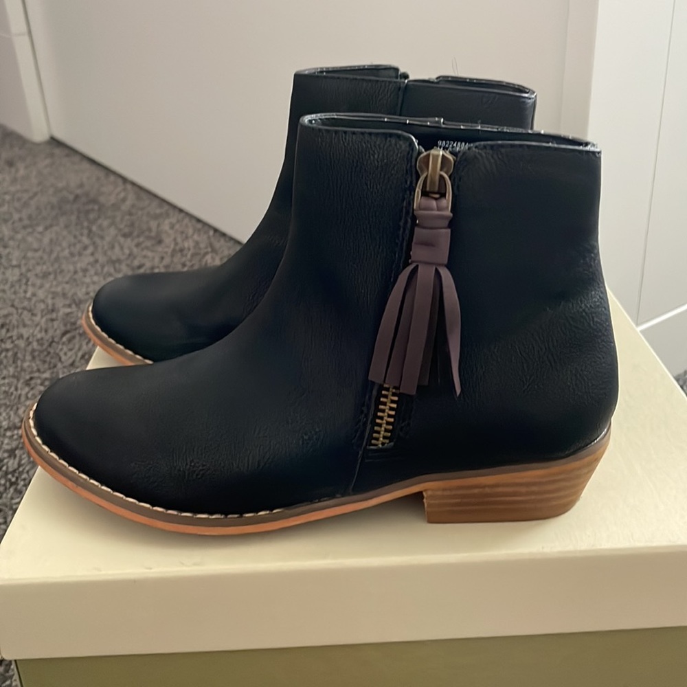Tucker & Tate black faux leather girls booties